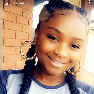 Meet your Posher, Kenisha